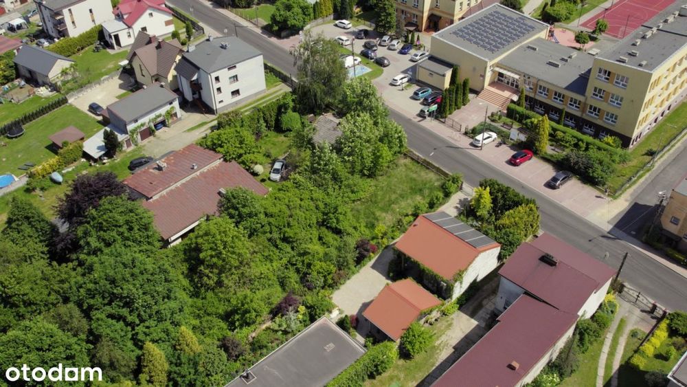 Działka pod budowę domu w zielonej okolicy .