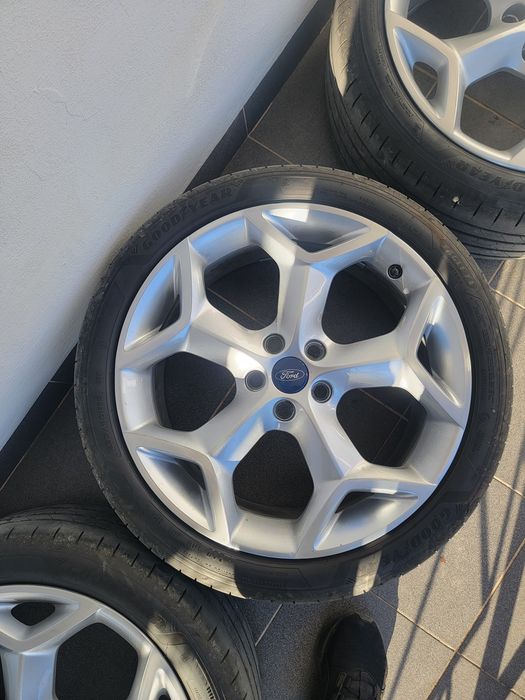 Kola ford oem  5x108 19 . 235/40 19 Goodyear Eagle f1 czujniki TPMS