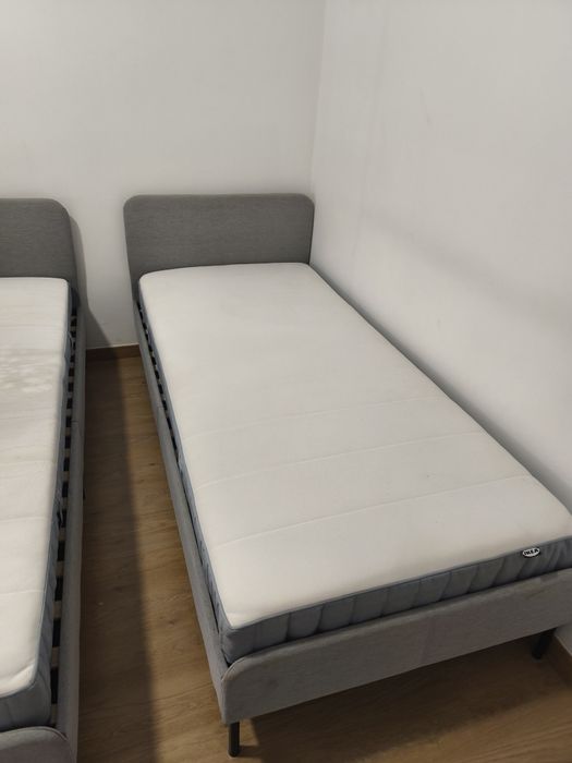 Duas camas semi novas com colchão