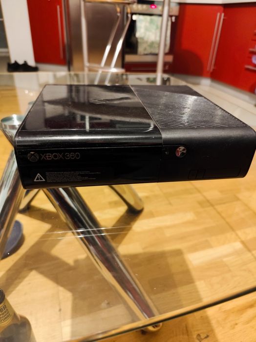 Xbox 360 sama konsola + zasilacz