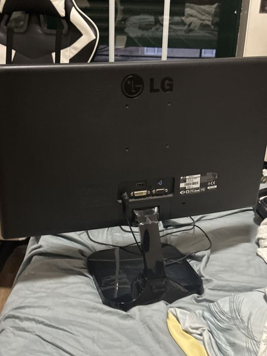 Monitor LG”22” full hd