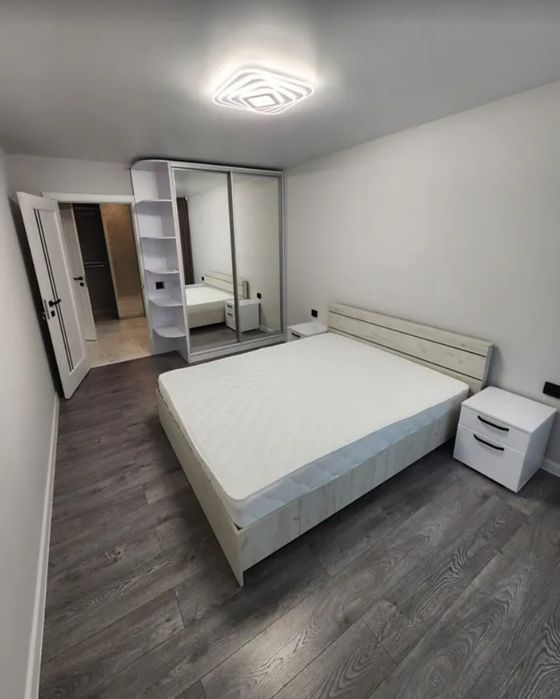 Продаж 3к квартири 85 кв. м на просп. Злуки