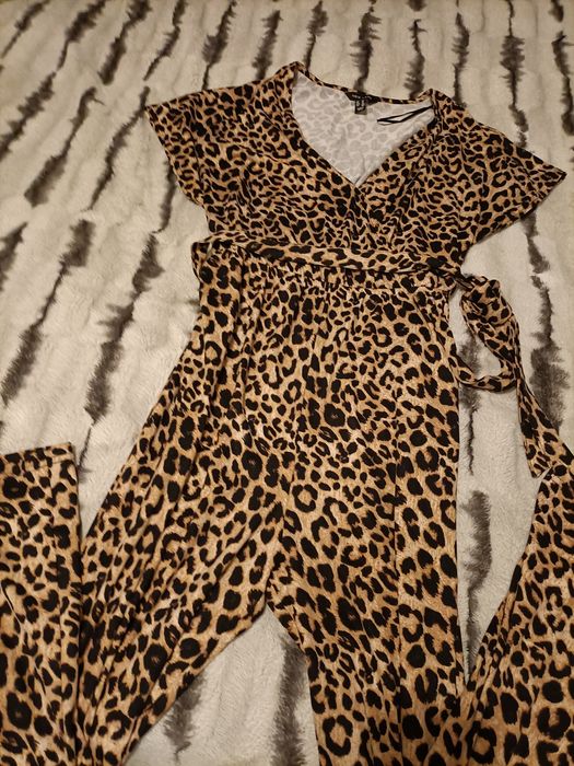 Kombinezon w panterkę