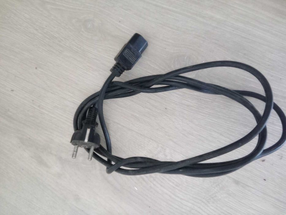Кабель живлення 2,5 м.