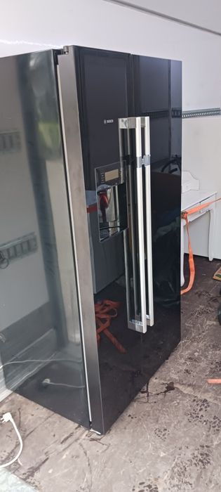 Lodówka Bosch side by side czarne szkło możliwość transportu