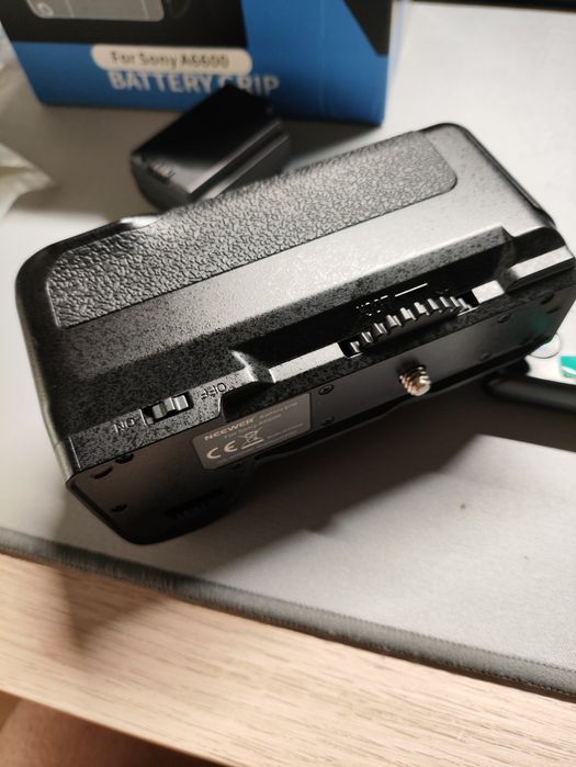 Battery Grip Neewer para Sony A6600 + comando remoto