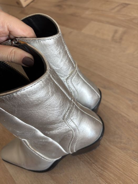 Bota prateada pele n36
