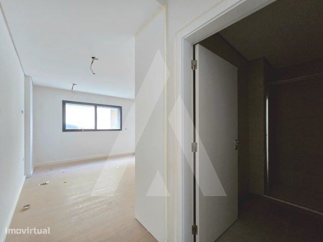 Apartamento T2 moderno - Open Space com imensa luz natura