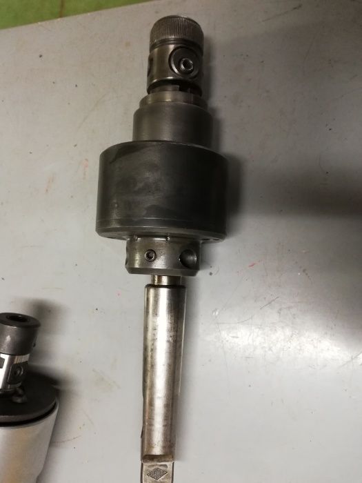Cabeçotes de rosquear automáticos