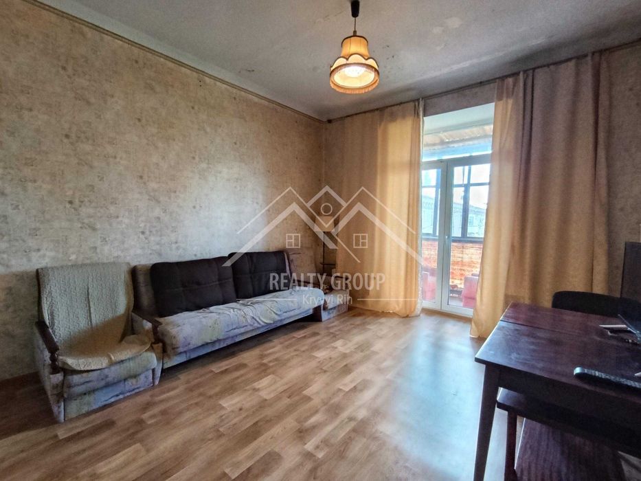 Продаж просторої 2к Сталінки на Соцмісті