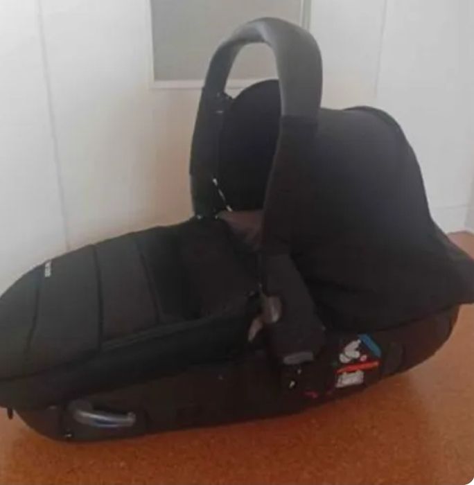 Carrinho de bebe com babycoque convertível em alcofa