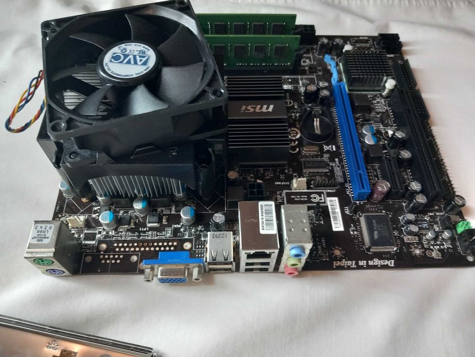 MSI G41M-SP20 Motherboard + Intel Core 2 Quad Q8300 Processor64564039143043121