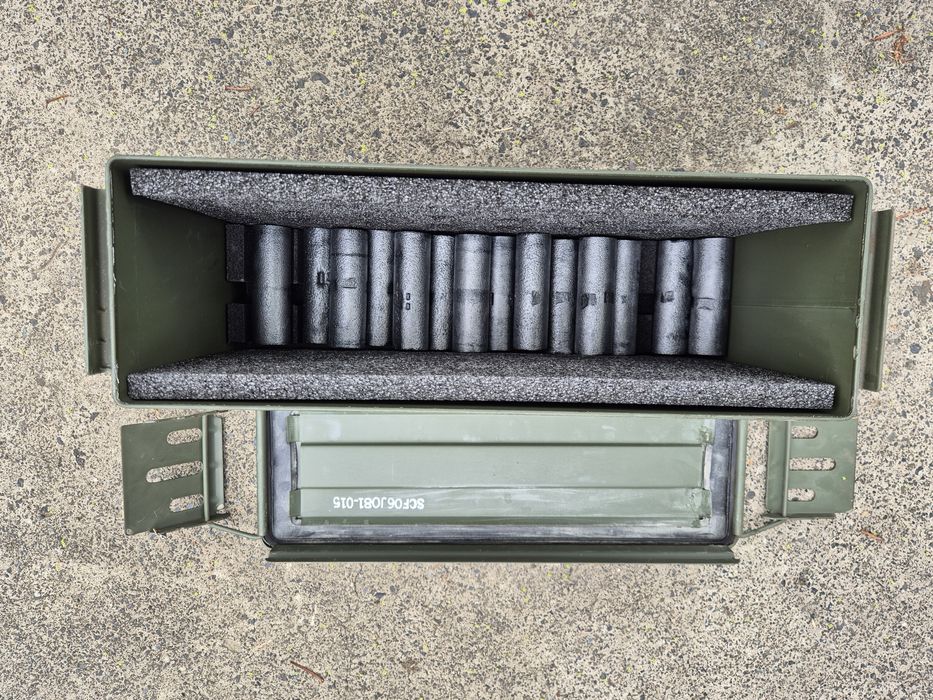 Герметичні металеві контейнери