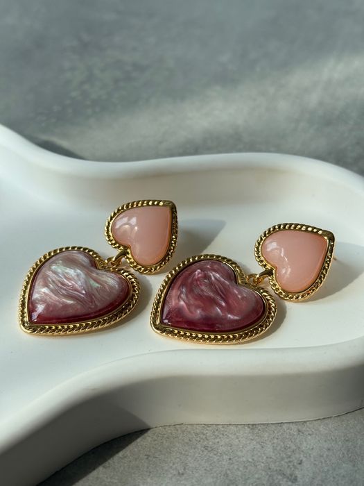 Kolczyki serca wiszące róż