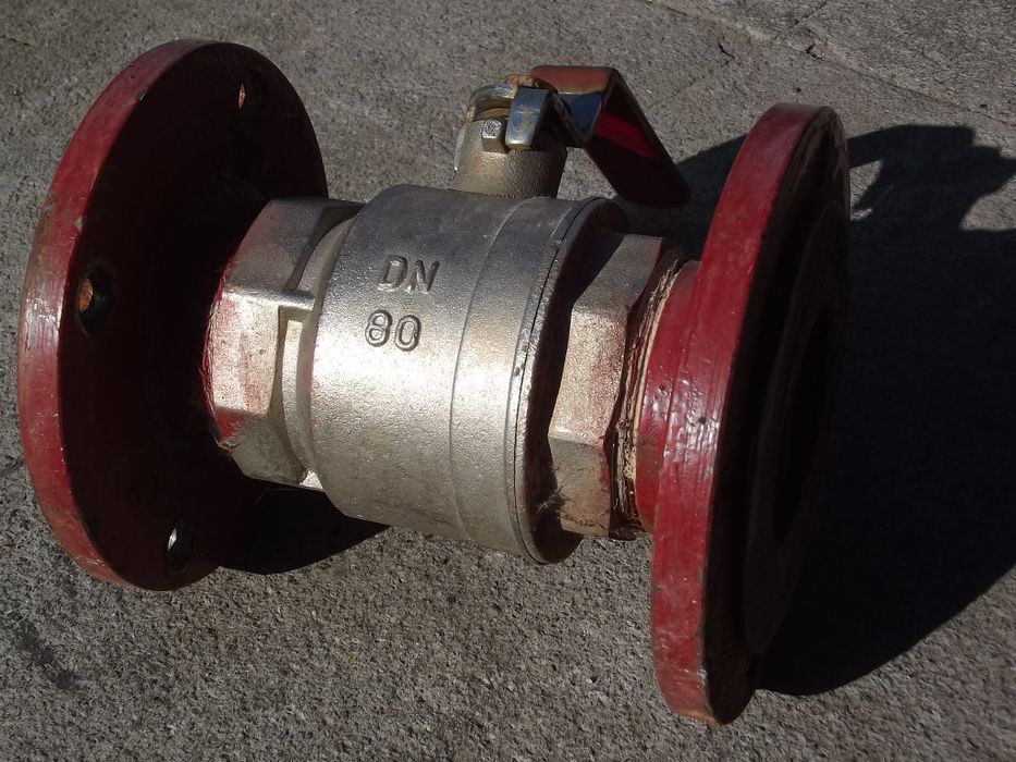 Крани , флянці , лічильники води.