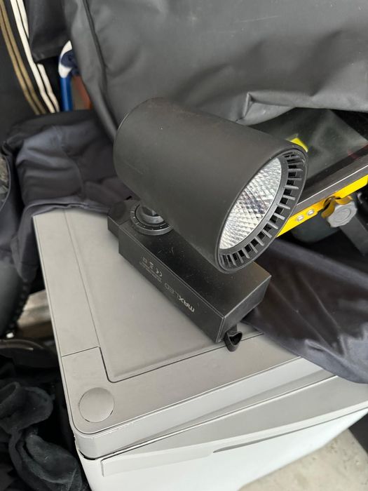 Focos LED completamente novos