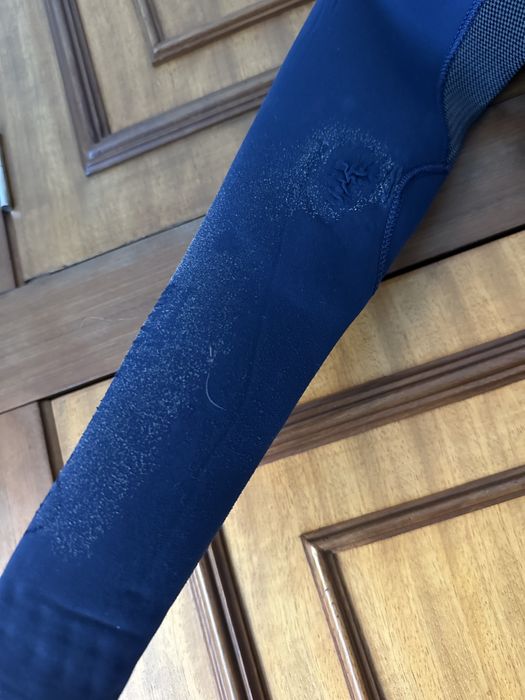 fato surf usado 4/3 mm mulher XS