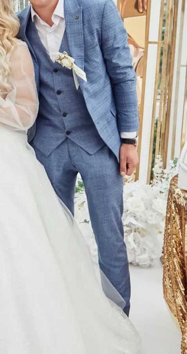 Чоловічий костюм трійка