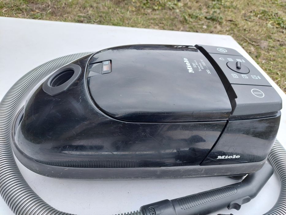 Odkurzacz miele Tango black