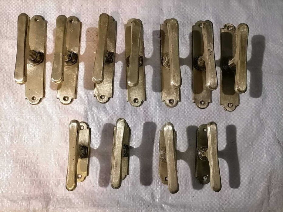 Віконні латунні ручки