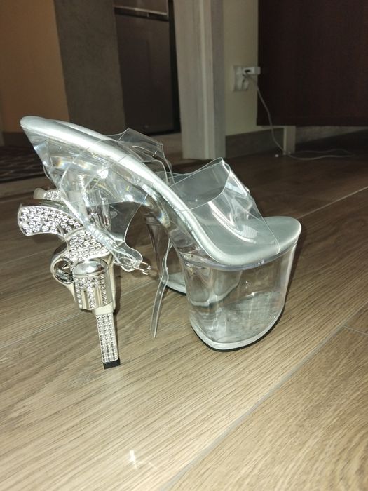 Wysokie szpilki, kobiece, seksowne, erotyczne r.38