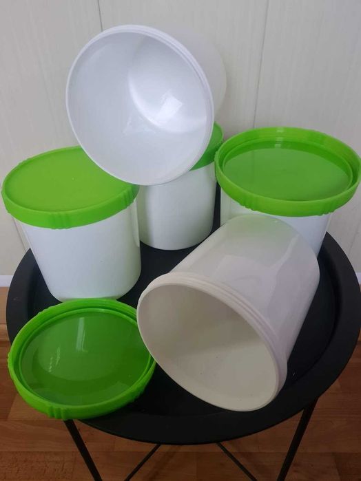 Банка для сипучих продуктів.