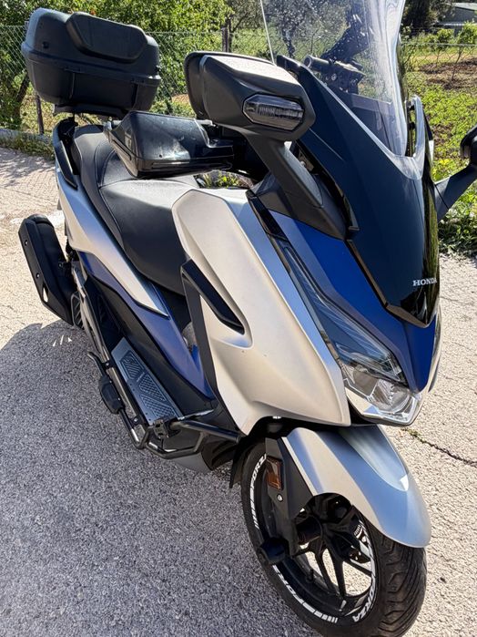 Honda Forza 125cc com vários acessórios extra+top case espaçoso