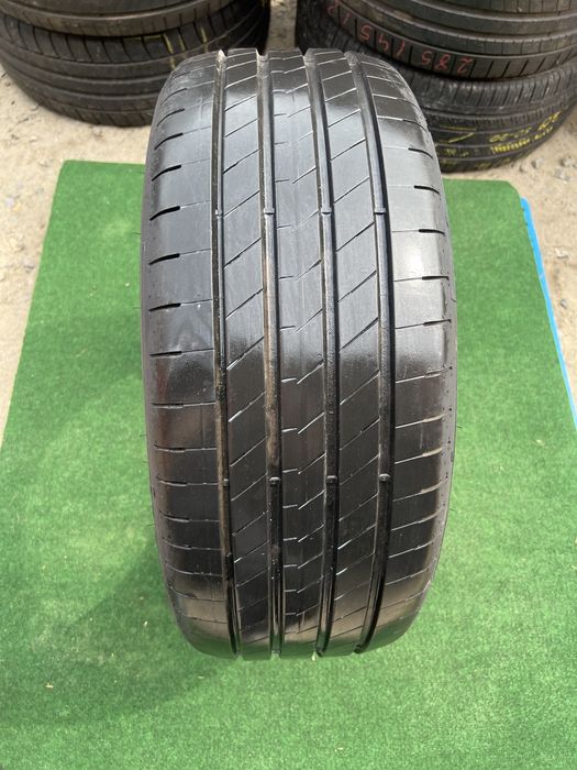 Opona pojedynka 235/45/18 goodyear
