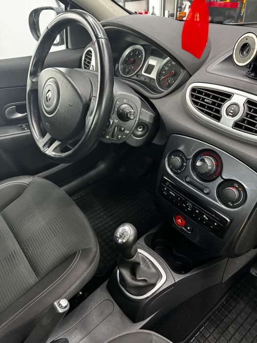Renault Clio ekonomiczne auto