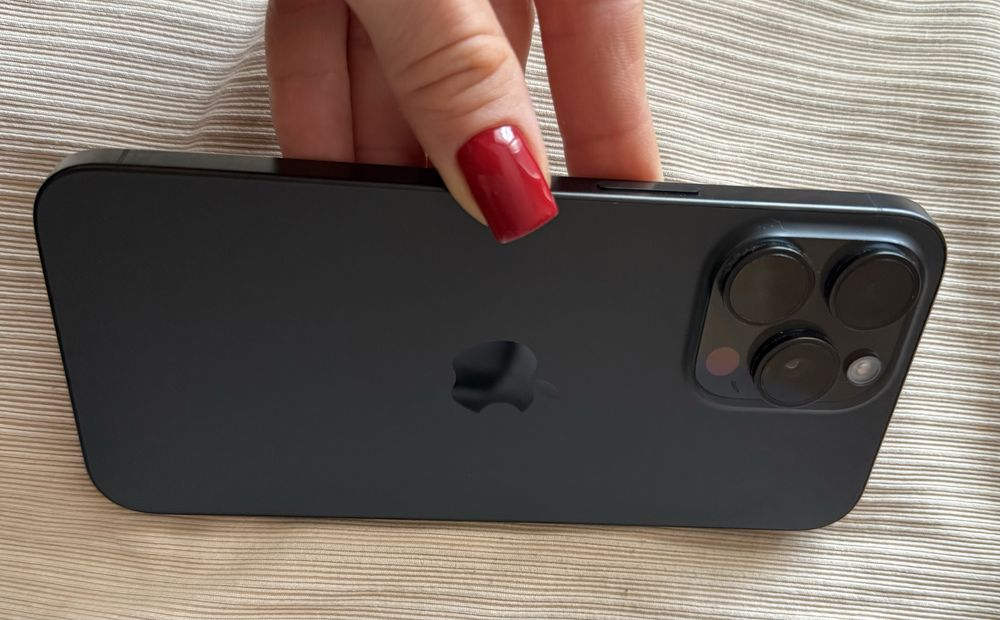 Продам IPhone 15 Pro Max 256