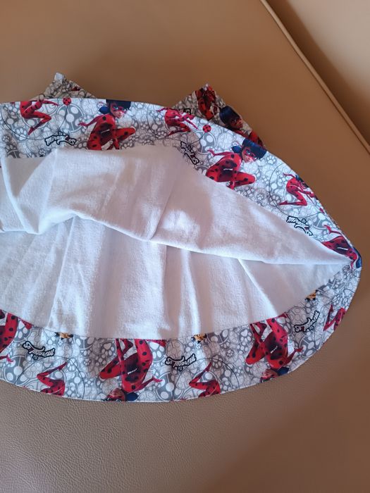 Saia Miraculous. Lady Bug. Feira à mão.