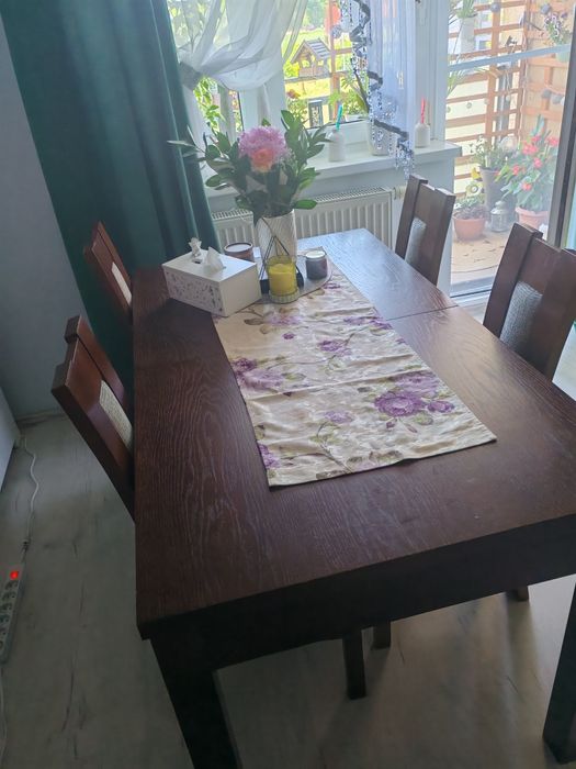Stół rozkładany plus 4 krzesła