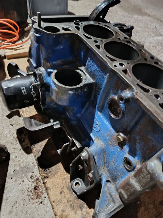 Двигун Ваз нива інжектор карб.