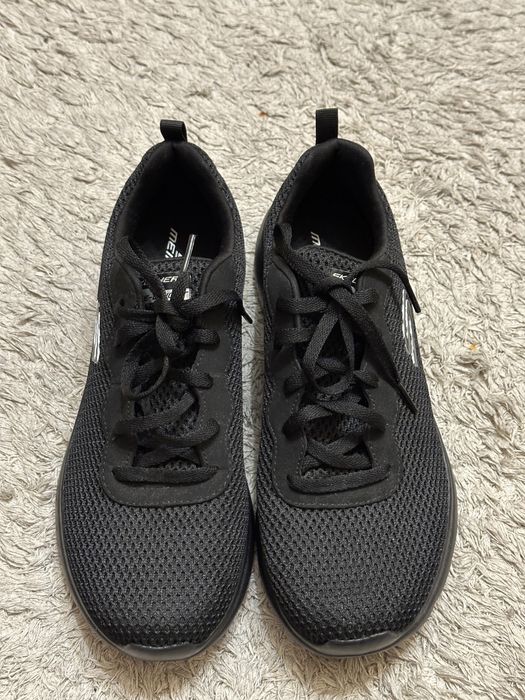 кросівки Skechers  чорного кольору