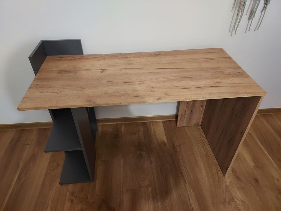 Biurko Halmar Fino z regałem