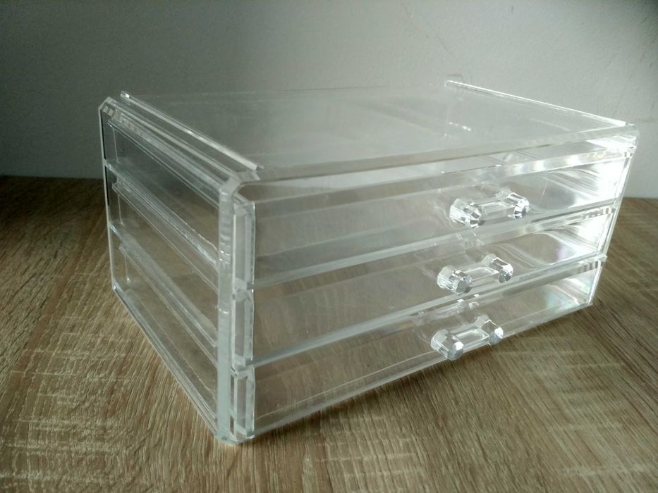 Akrylowe pudełko do przechowywania kosmetyków z 3 szufladami