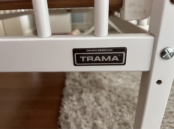 Berco Trama com colchão resguardos e edredão (oferta de fraldário)