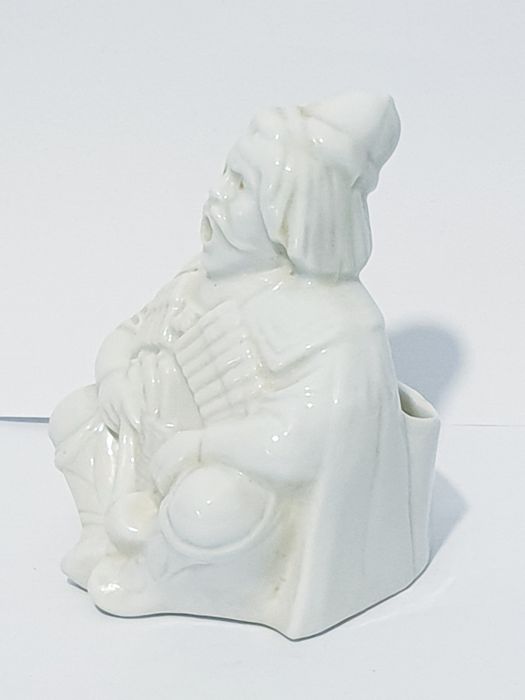 Raro antigo queimador de incensos figurativo em porcelana alemã