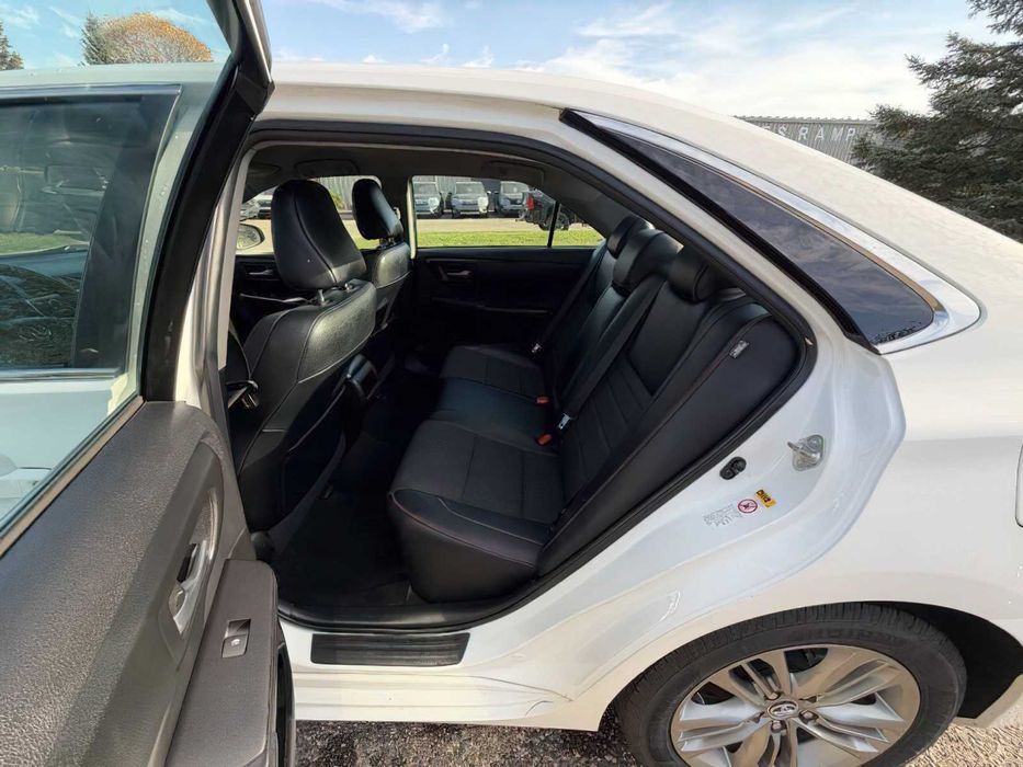 Toyota Camry      2016