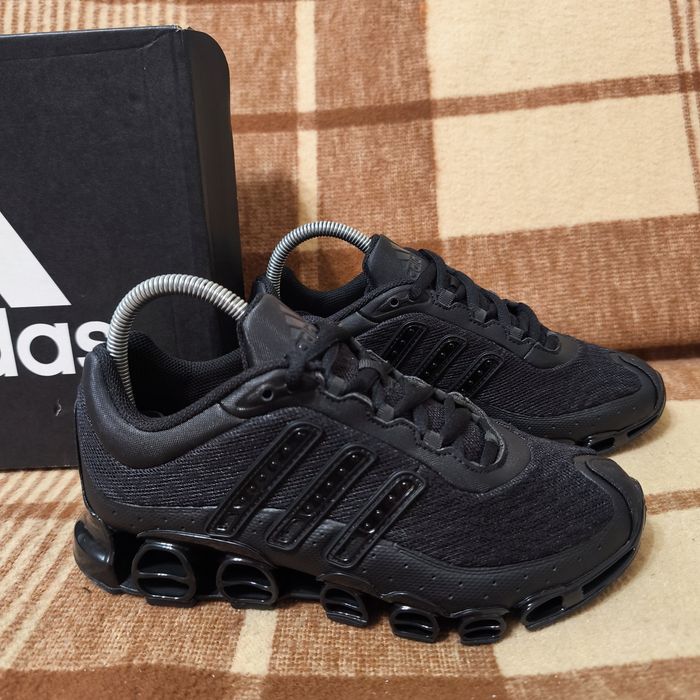 Нові кросівки Adidas Megaride