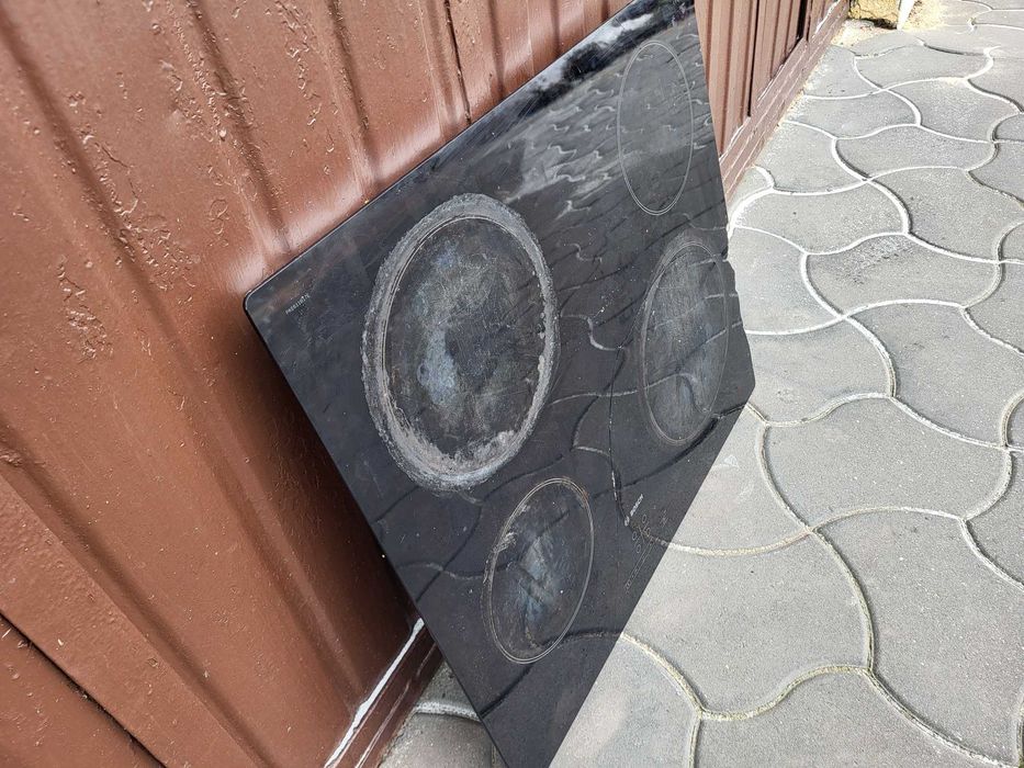 Płyta indukcyjna ceramiczna Bosch HT6ET60 posiada 4 pola grzewcze