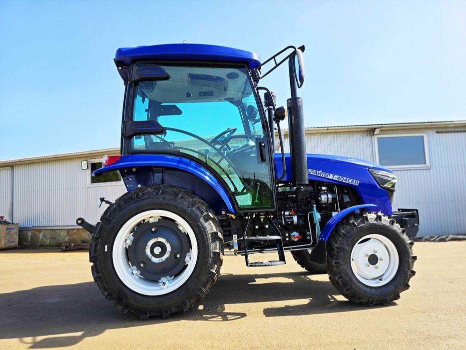 Повнопривідний трактор Файтер Т-404CRD із заводською кабіною, реверс