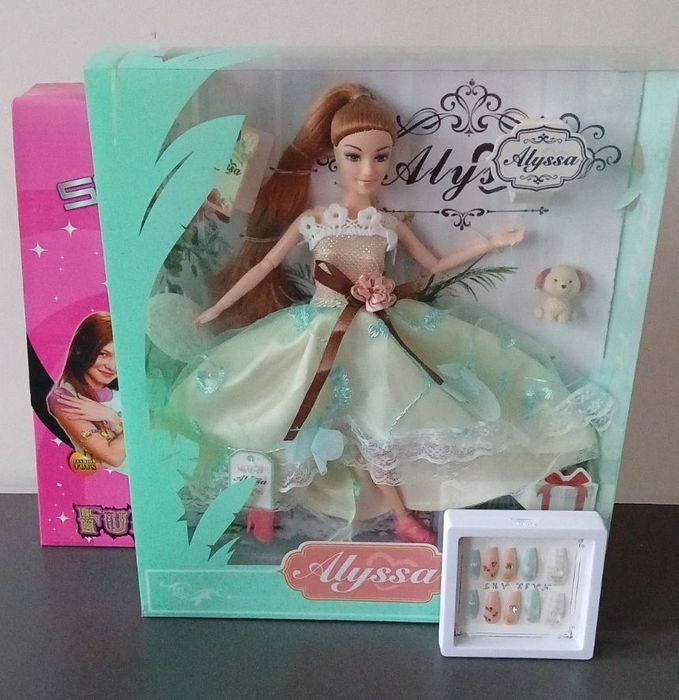 Гарний набір для дівчинки