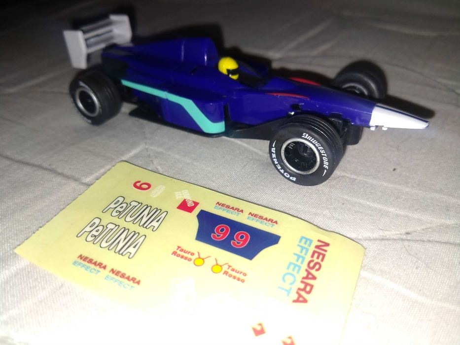 Carrera i Carrera GO Tor Wyścigówka 1:43 plus naklejki.