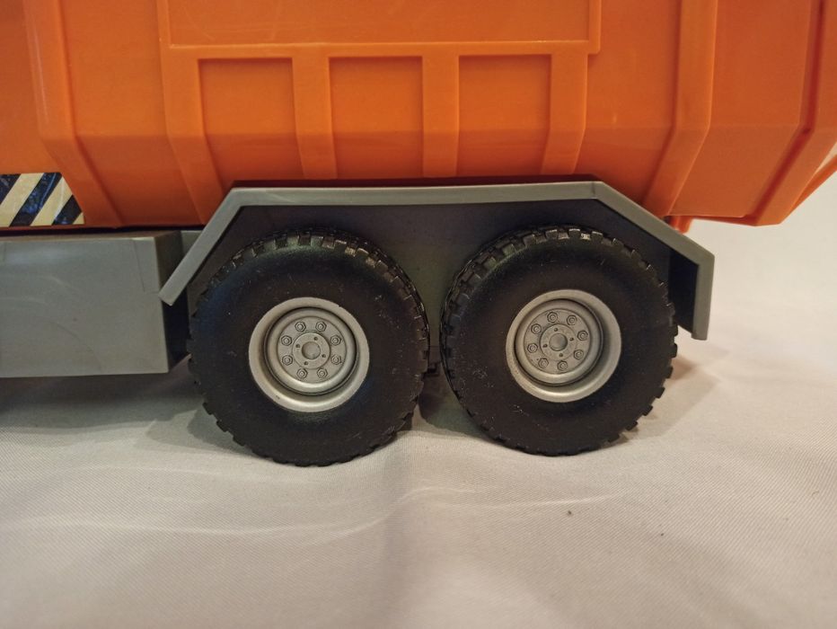 Грузовая машина Tonka оранжевого цвета, в отличном состоянии