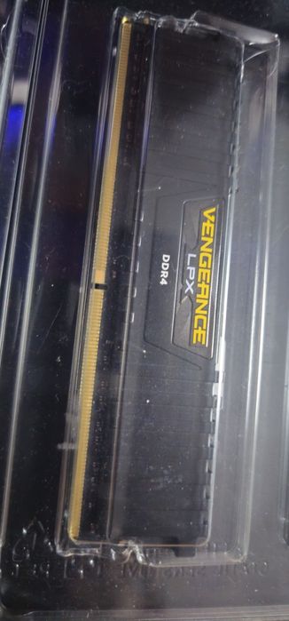CORSAIR Vengeance kit 2x8Gb (16GB)  2400MHz DDR4