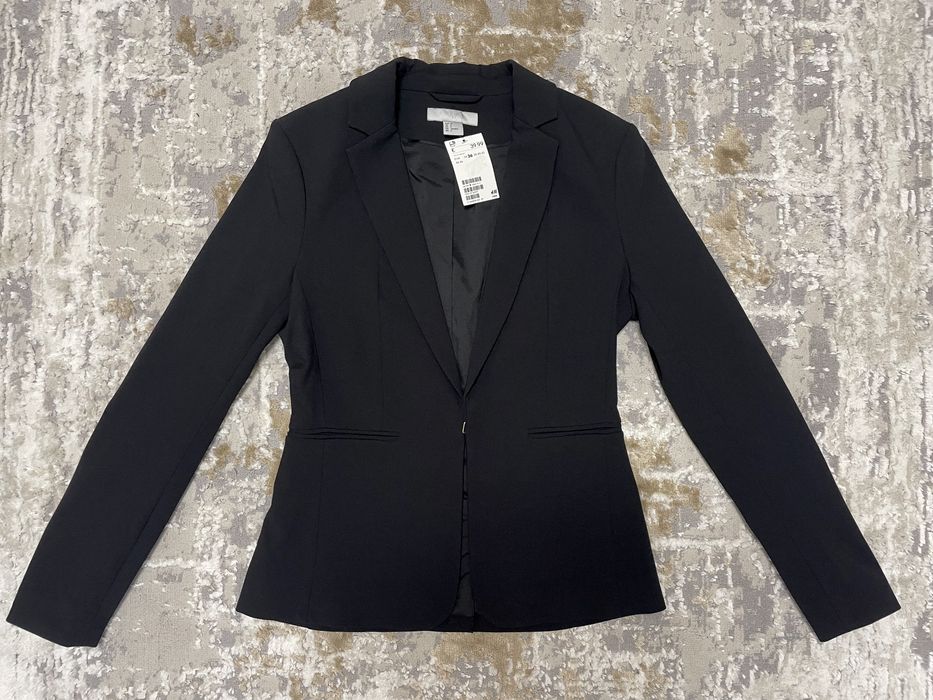 Жіночий піджак H&M з етикеткою