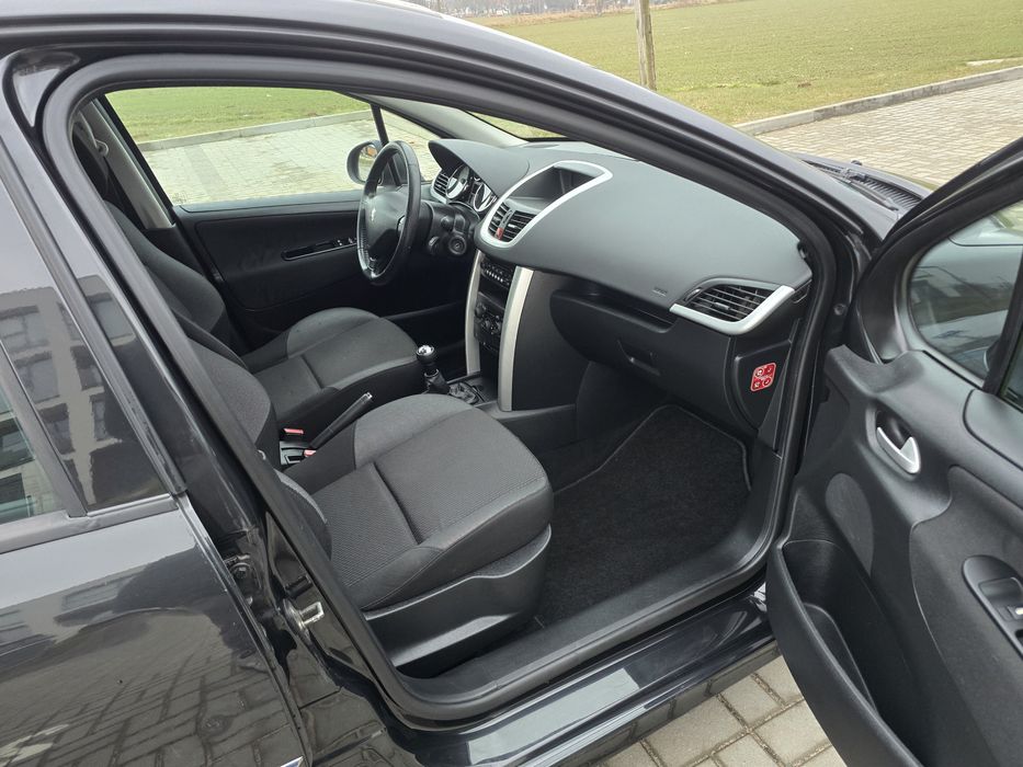 Peugeot 207 5 drzwi 1.4 benzyna Lift 2013r Super Stan Ekonomiczny