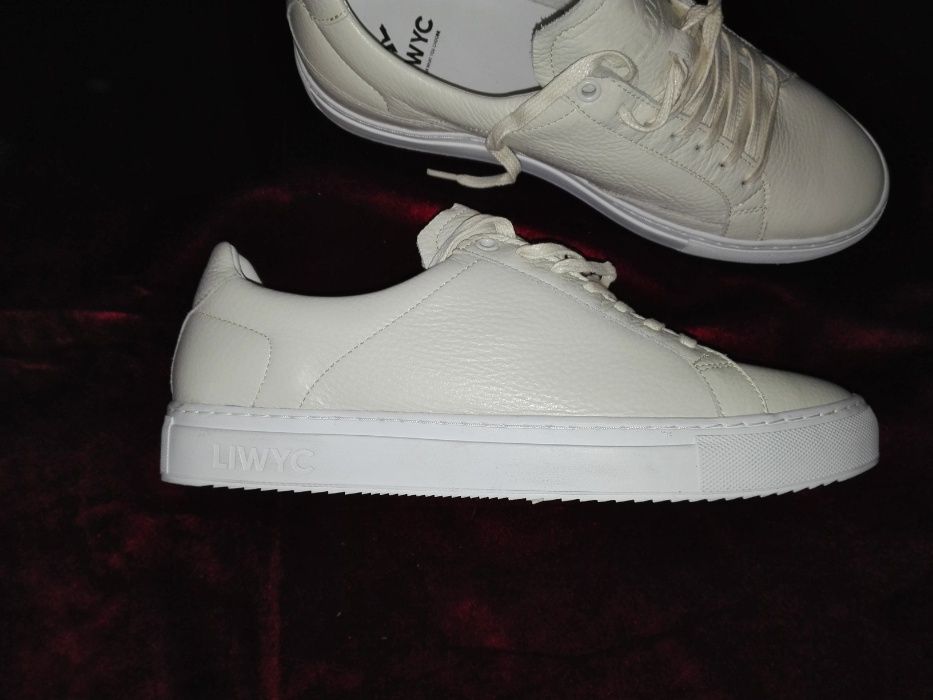 Продам новые из натуральной кожи оригинальные кроссовки LIWYC.