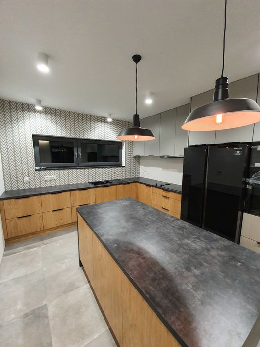 Meble na wymiar- Kuchnie, szafy, łazienki, garderoby, Stolarz